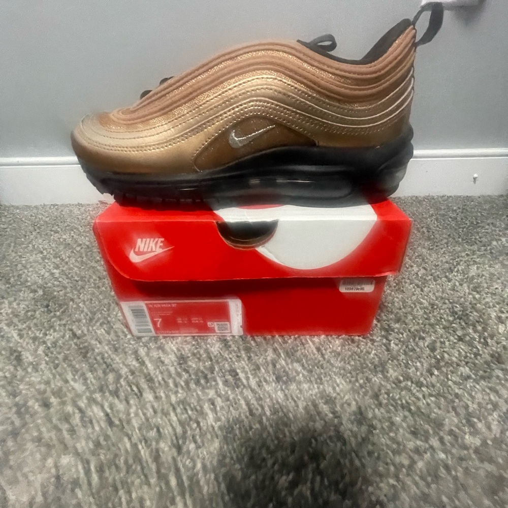 Nike Gold and Black Sneakers Sleek Design